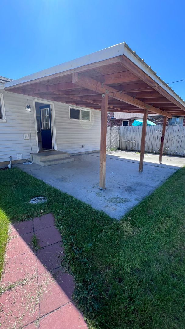 Building Photo - 4 bedroom 2 bath home Available Now!!!