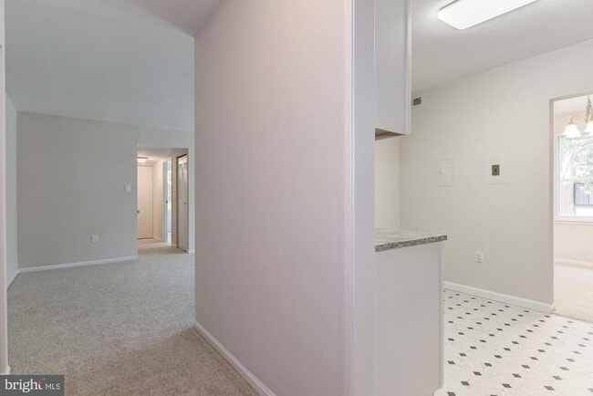 Building Photo - 9708 Kingsbridge Dr