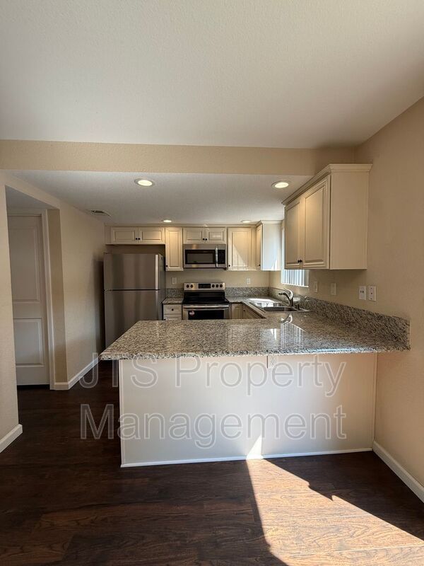 Building Photo - 5842 Alorn Ln