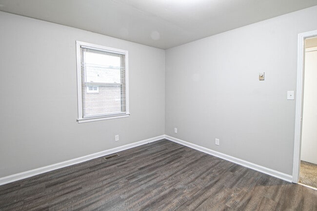 Building Photo - 1436 McCan Dr
