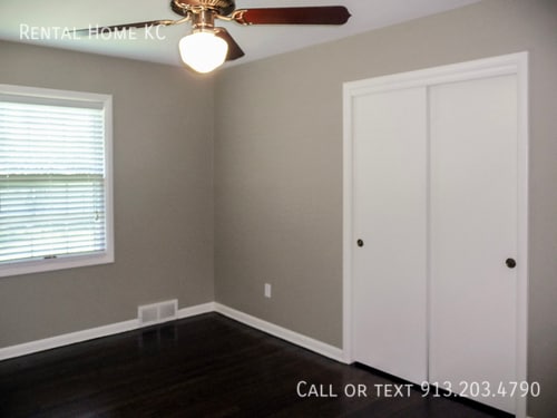 Building Photo - 5521 W 98th Pl