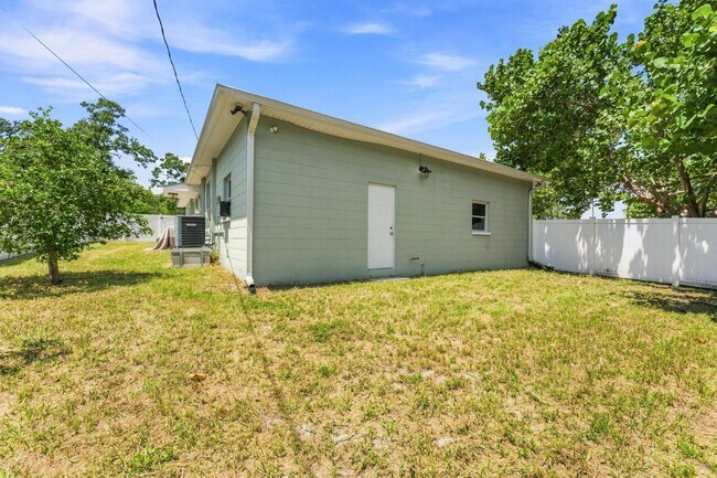 Building Photo - 1840 54th Ave N