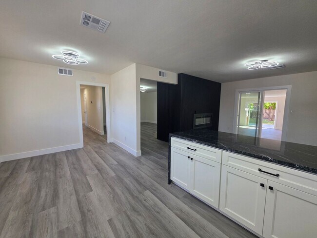 Building Photo - Remodeled Single Story in College neighborhood!