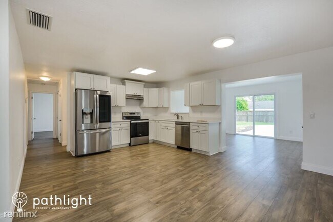 Building Photo - 3 br, 2 bath House - 2129 Willow Oak Drive...