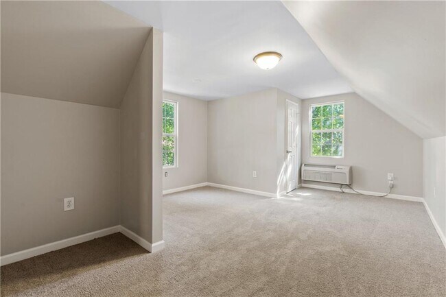 Building Photo - 1333 Laura Ln