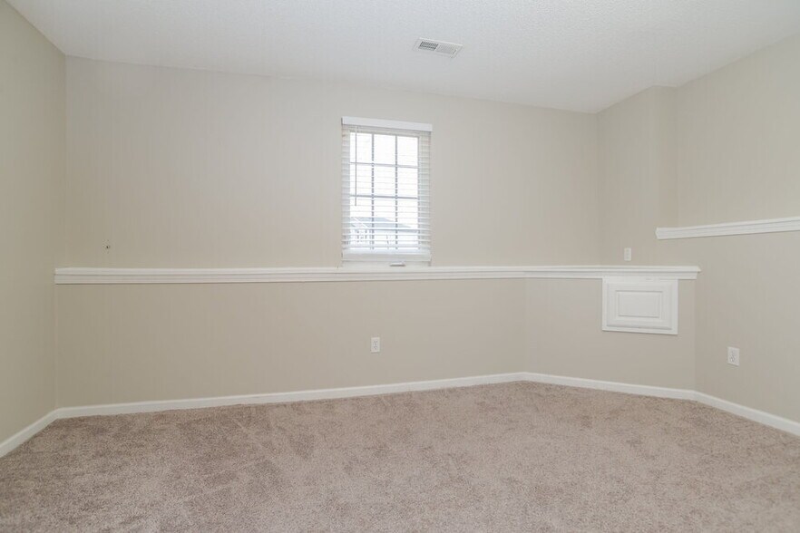 Building Photo - 712 Hibiscus Cir