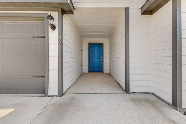 Building Photo - 716 Trinity Trl