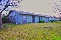 Building Photo - 2112 Overglen Dr