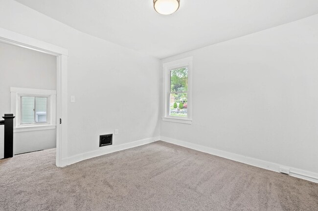 Building Photo - Spectacular 3 bedroom home in Carrick available June 15!