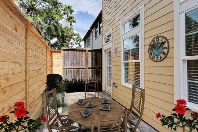 Building Photo - 1522 Dunlavy St