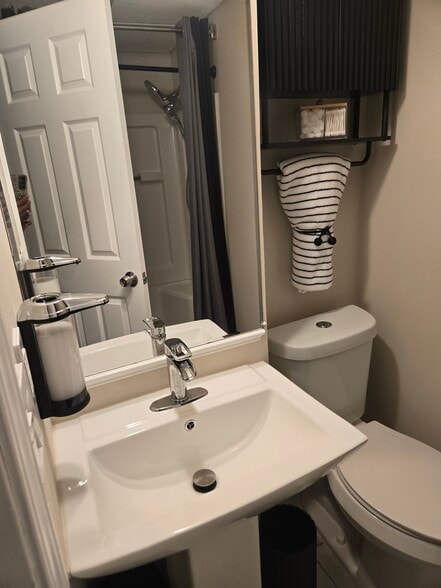 Building Photo - 240 Boca Ciega Ct