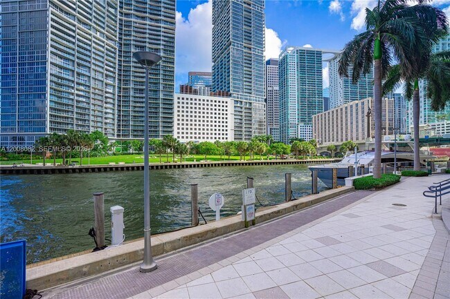 Building Photo - 200 Biscayne Blvd Way