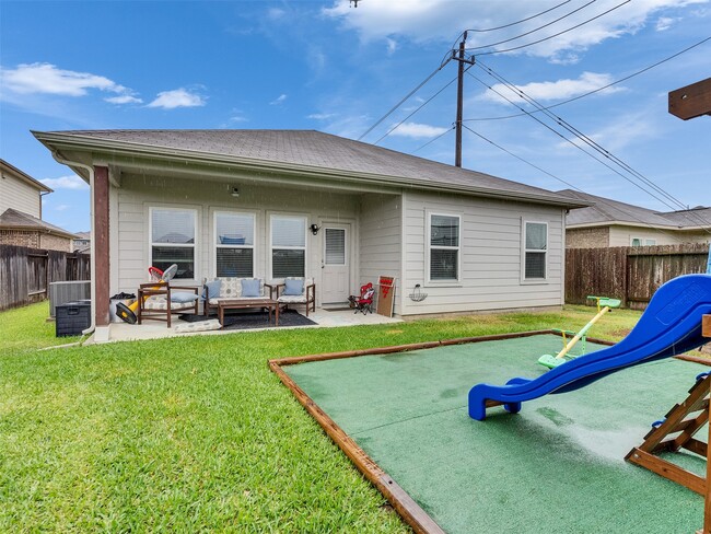 Building Photo - 8719 Willet St