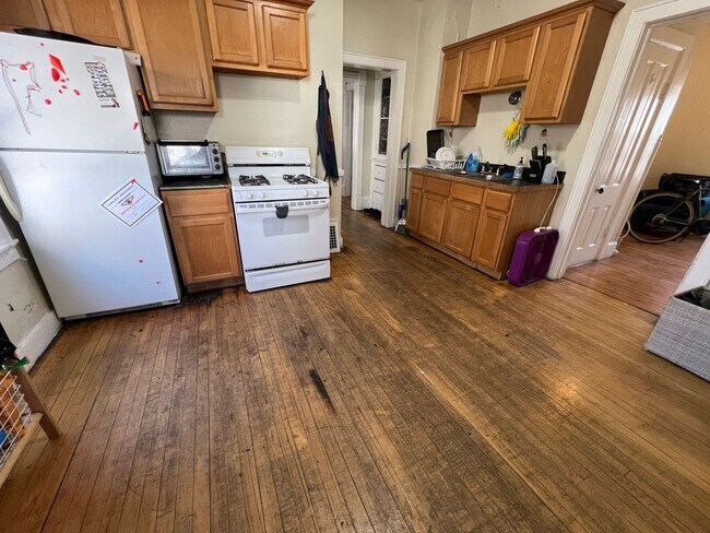 Building Photo - 626-26A E. Wright St.