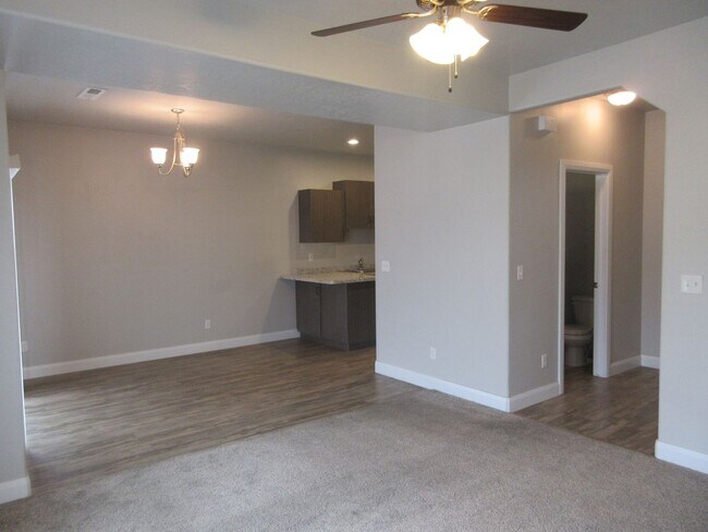 Building Photo - 3 bed -2.5 bath - Newer townhome in the he...