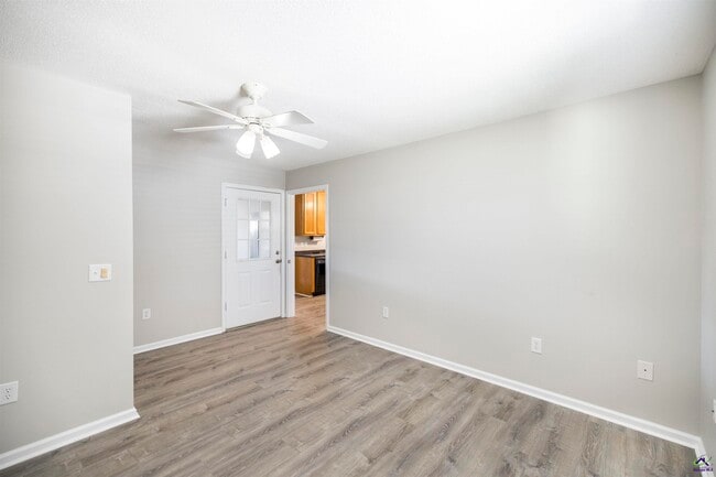 Building Photo - 309 Deerfield Cir