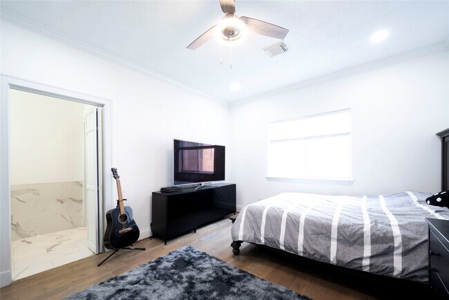 Building Photo - 4744 Post Oak Timber Dr