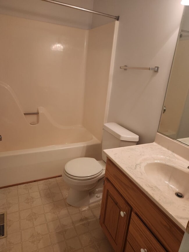 Building Photo - Chesterfield-Winterpock Area- Custom 3 Bed...