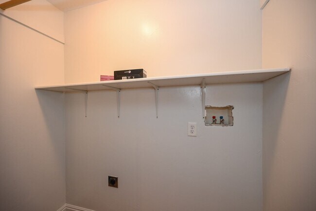 Building Photo - 347 E Vine St