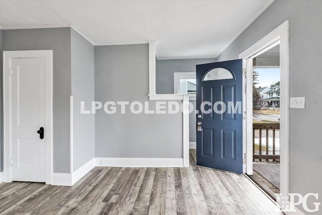 Building Photo - 927 Alvison Rd