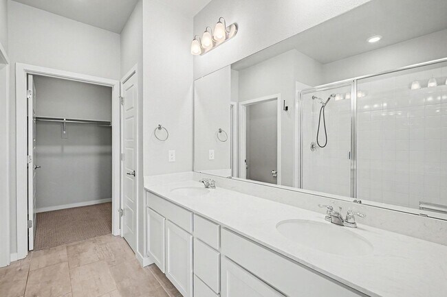 Building Photo - Updated 2 Bed / 2 Bath Corner Condo in Parker – Ground Level Convenience!