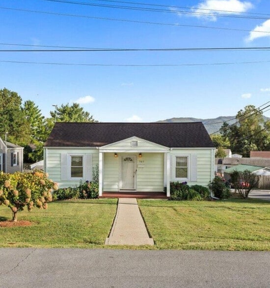 Building Photo - 707 Lincoln Ave