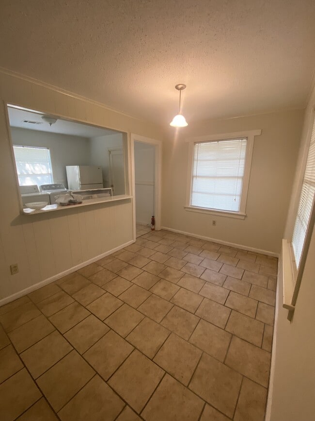 Building Photo - 1716 Lilac Cir