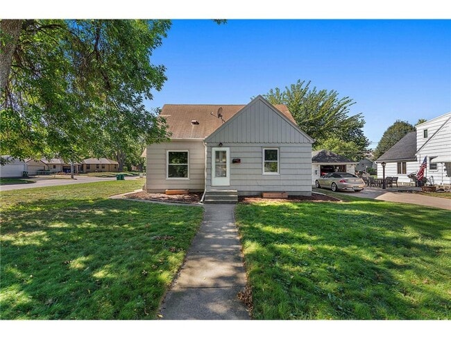 Building Photo - 6244 Humboldt Ave S