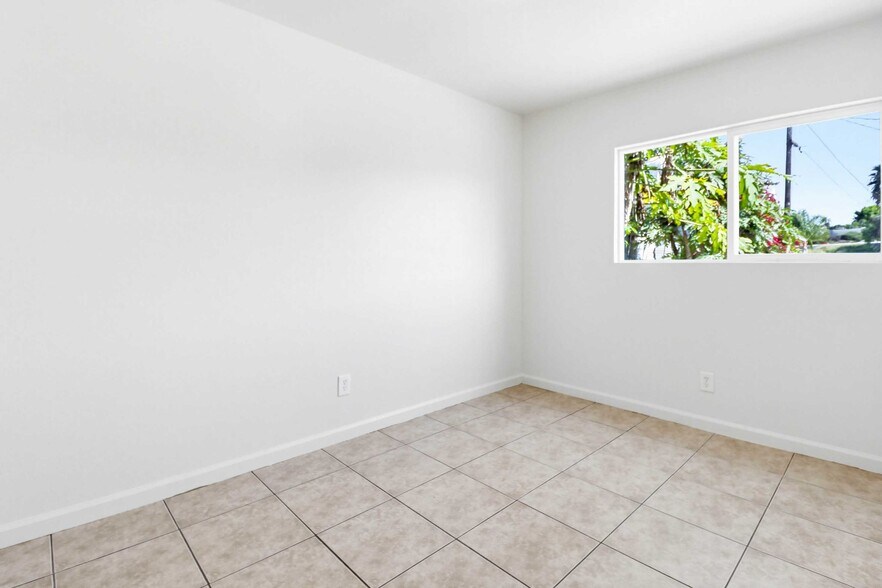 Building Photo - 856 S Gregory St