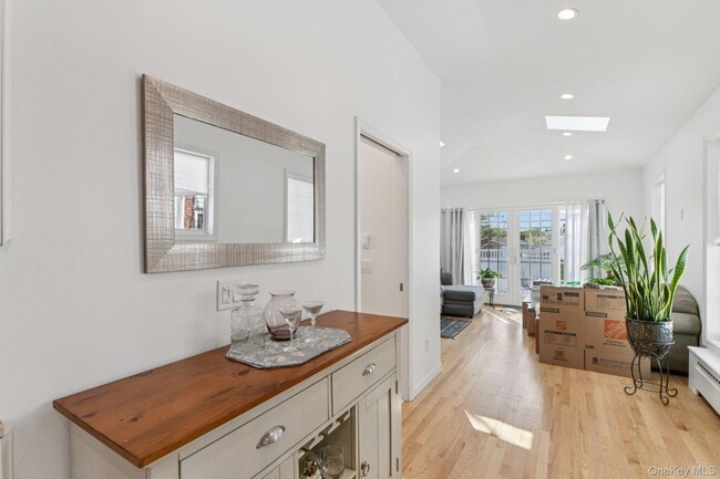 Building Photo - 21 Bayview Ct