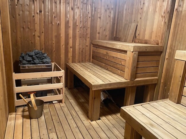 Building Photo - 1 MONTH FREE. Easy Living Starts Here – Be...
