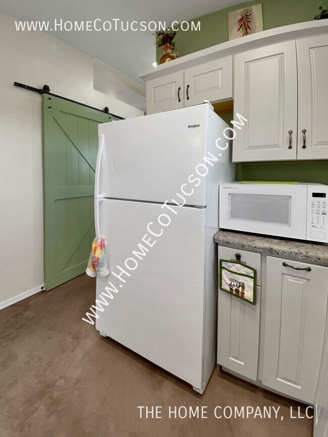 Building Photo - 5661 N Vista Karina Mia