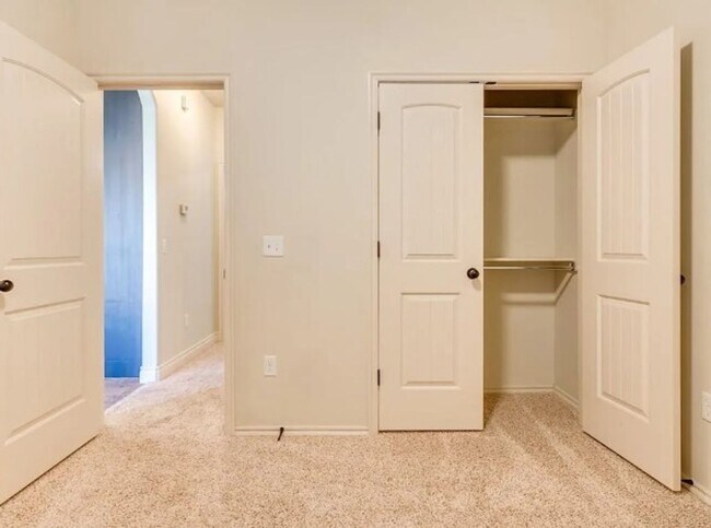 Building Photo - 16301 Iron Tree Ln