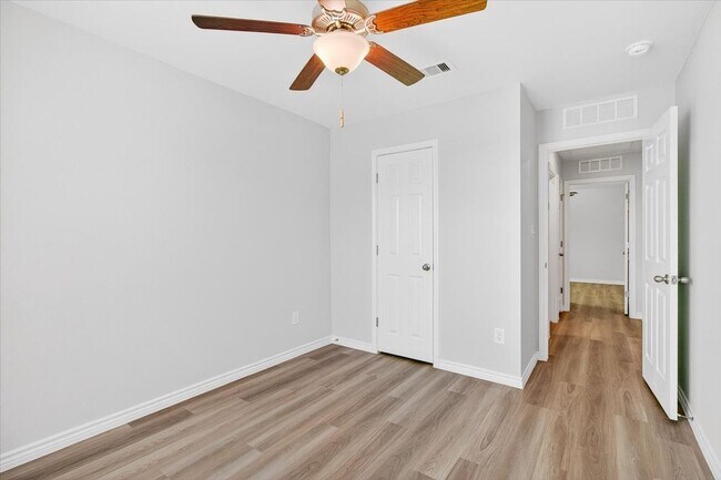 Building Photo - 1626 Comfy Wy