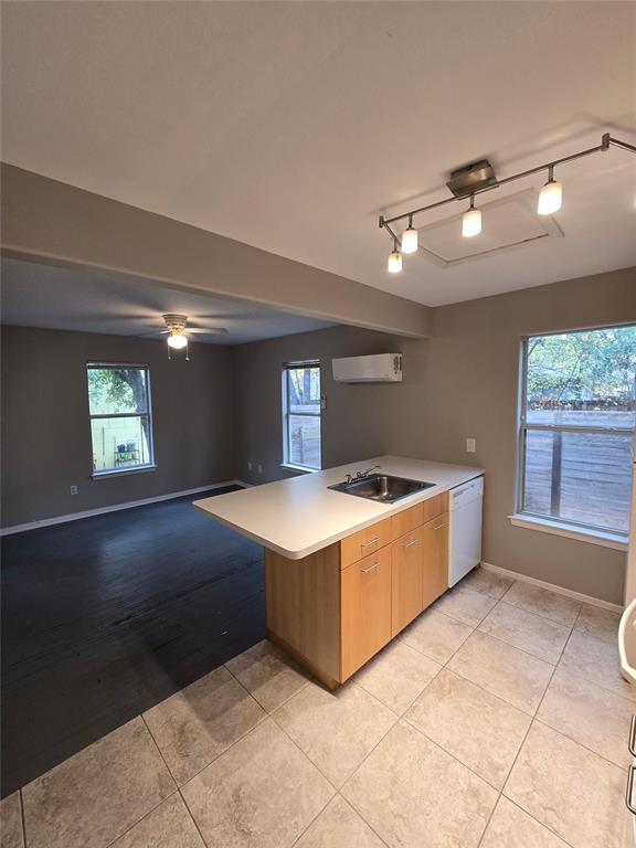 Building Photo - 1703 Maple Ave