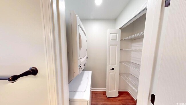 Building Photo - 1000 Pembroke Ct