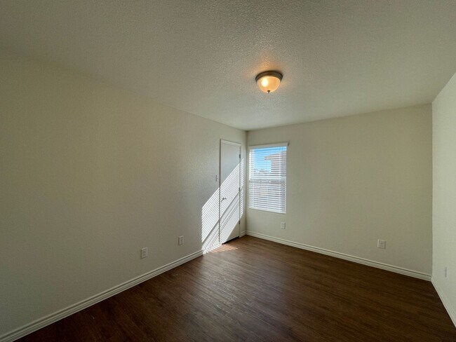 Building Photo - 1529 Justin Lp
