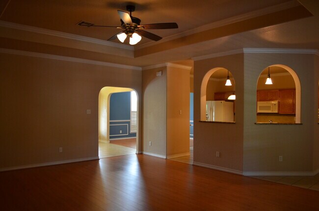 Building Photo - EXECUTIVE HOME IN COUNTRY TRAILS SUBDIVISI...