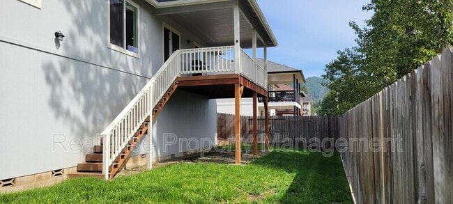 Building Photo - 1775 Daffodil Ln