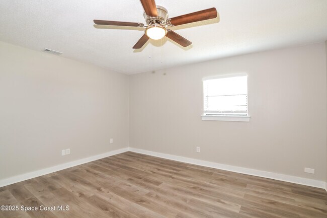 Building Photo - 7405 Calmoso Ave