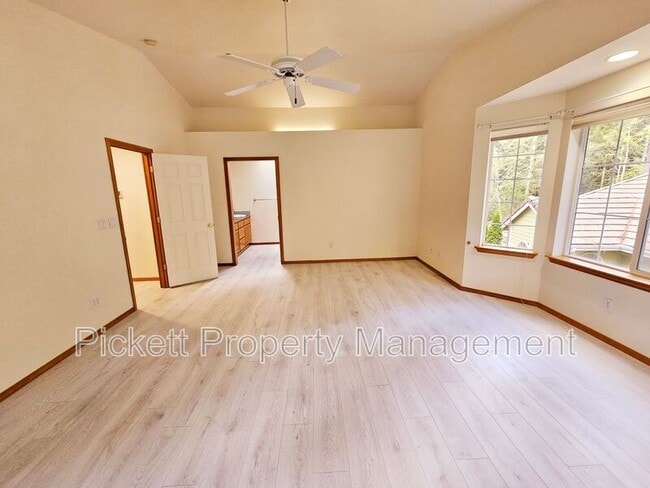 Building Photo - 5998 McCormick Woods Dr SW