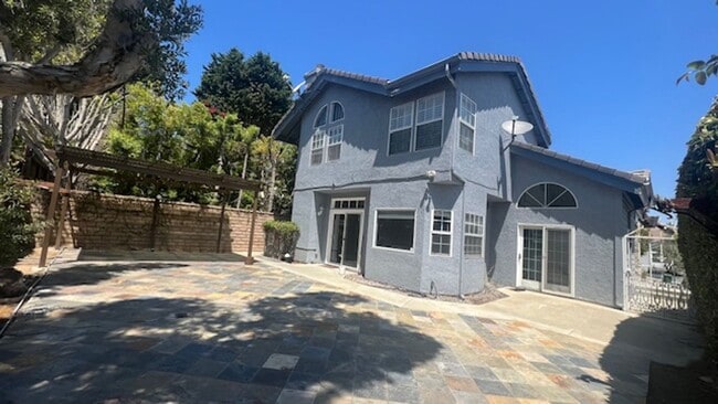 Building Photo - Elegant House in Playa Del ray