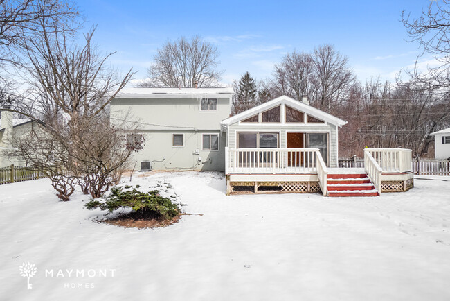 Building Photo - Spacious 4-Bedroom Home with Large Deck