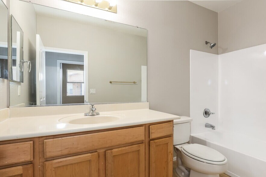 Building Photo - 7805 S 68th Dr