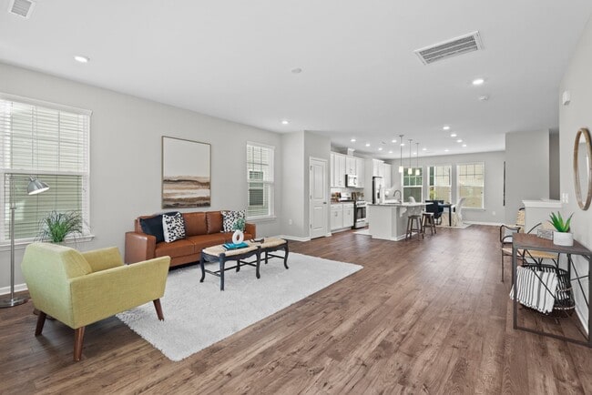 Building Photo - Spacious 4-Bed Home! Modern Kitchen, High Ceilings, Dual Primaries, Laundry Room, Pet Friendly!
