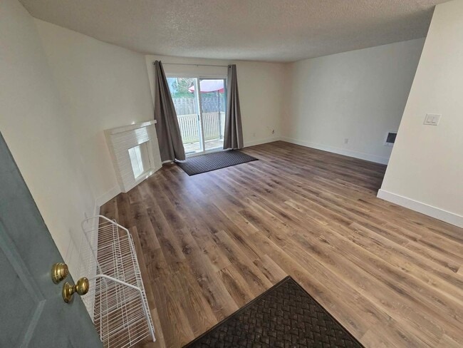 Building Photo - AR6290