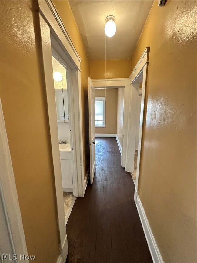 Building Photo - 816 London Rd