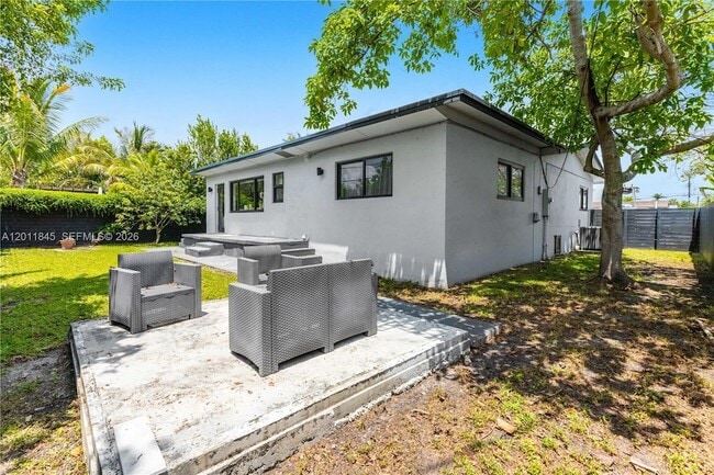 Building Photo - 8310 SW 45th St