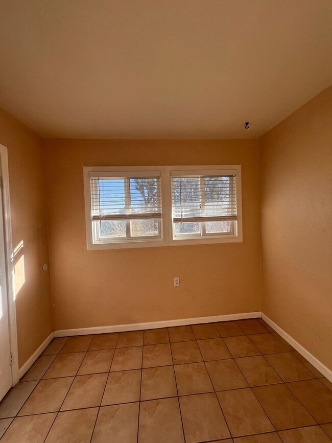 Building Photo - 7423 Dumosa Ave
