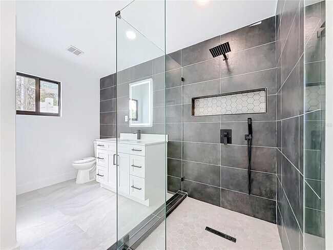 Building Photo - 2472 Tradewinds Dr